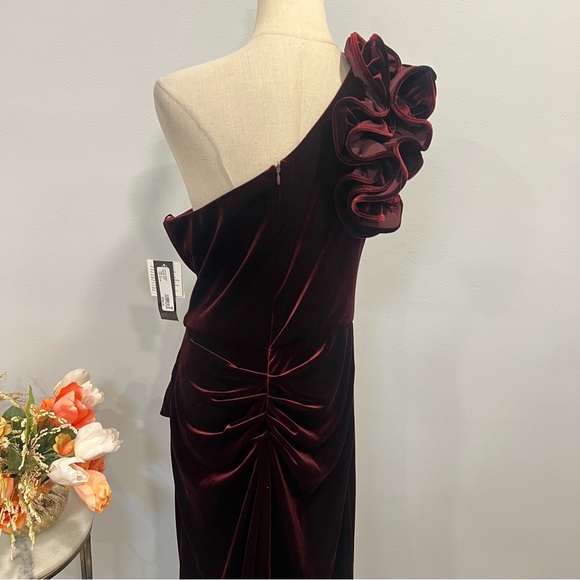 Xscape Burgundy Red Velvet Ruffled One Shoulder Maxi Formal Evening Gown Reemoly - Picture 12 of 16